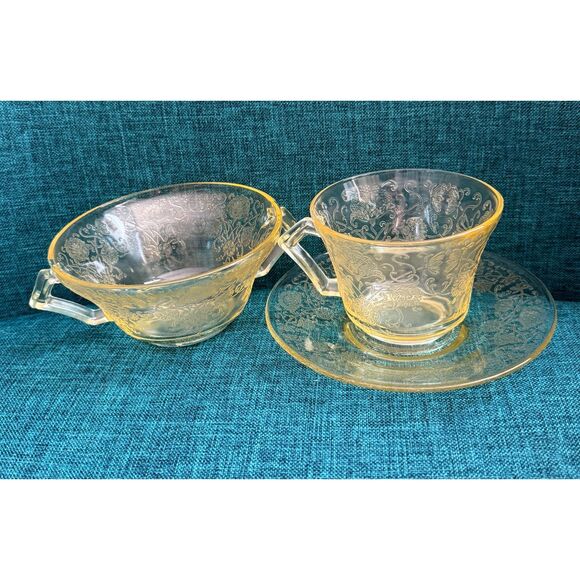 1930s Federal Glass‎ Yellow Depression Glass Tea Trio – "Sharon / Cabbage Rose" - Picture 2 of 7